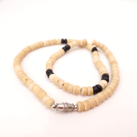 Wooden Bead necklace •natural & black - Picture 2 of 4
